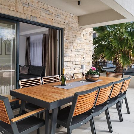 Villa Roca With Heated Pool And Sauna 프리블라카 외부 사진