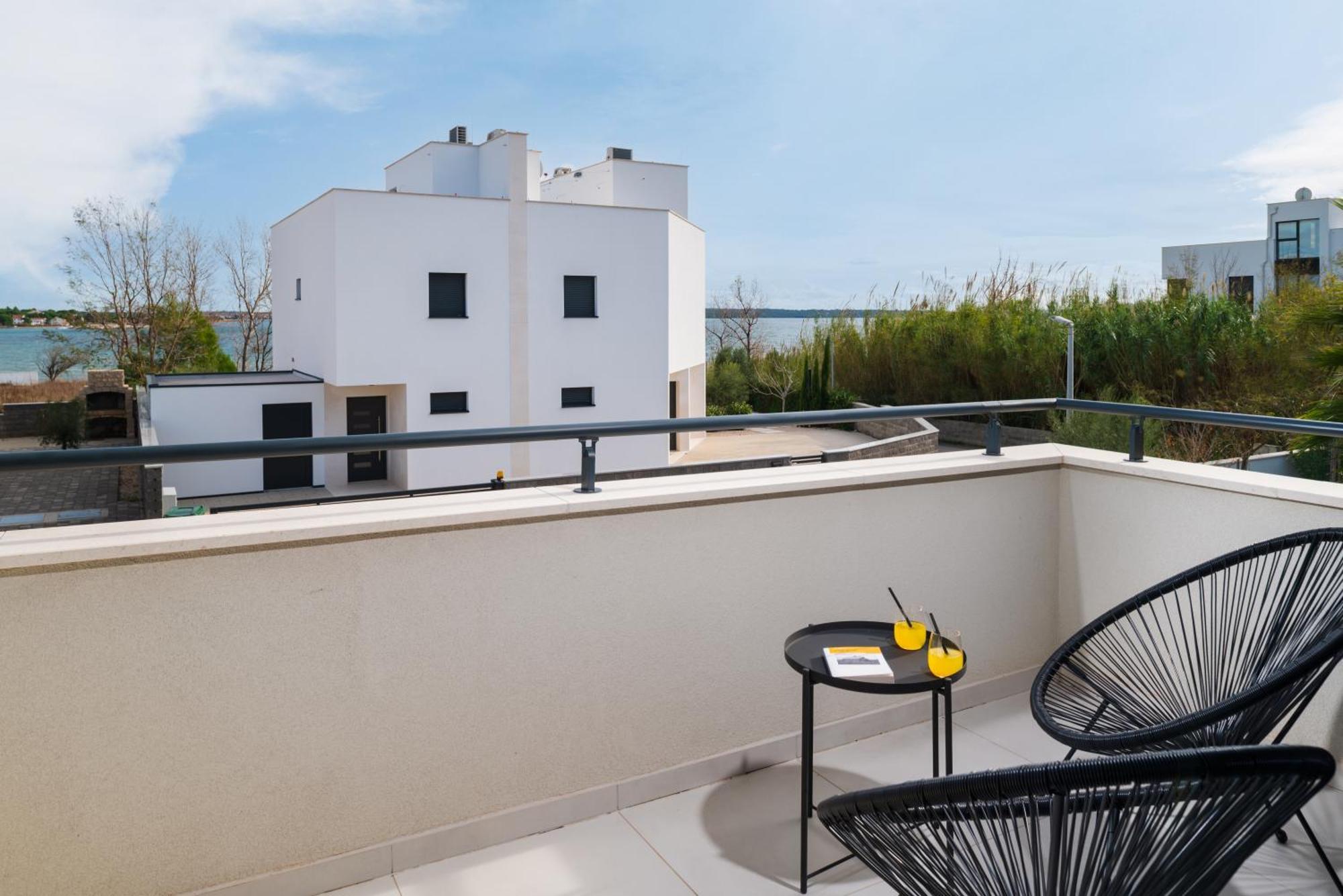 Villa Roca With Heated Pool And Sauna 프리블라카 외부 사진