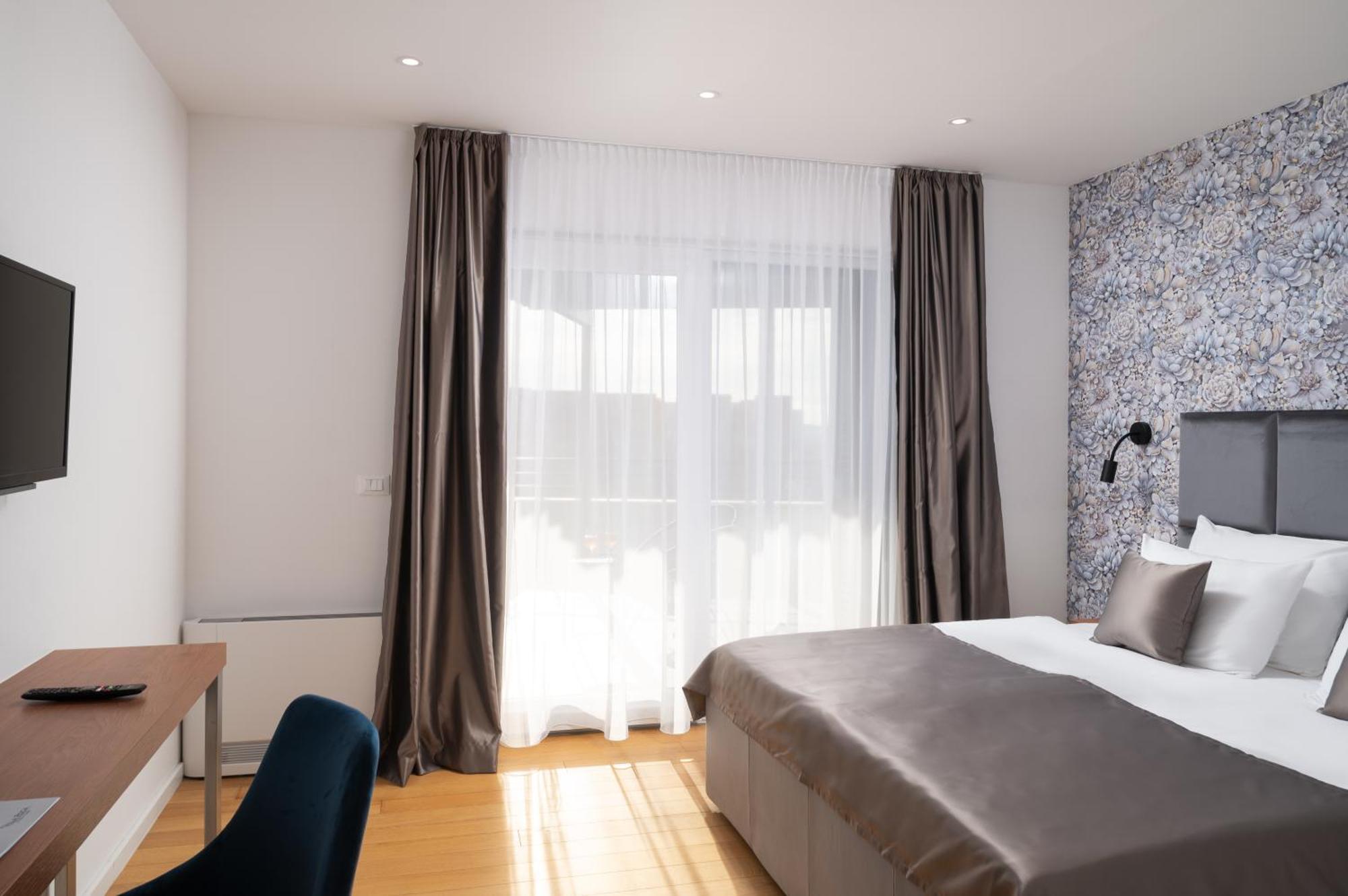 Villa Roca With Heated Pool And Sauna 프리블라카 외부 사진
