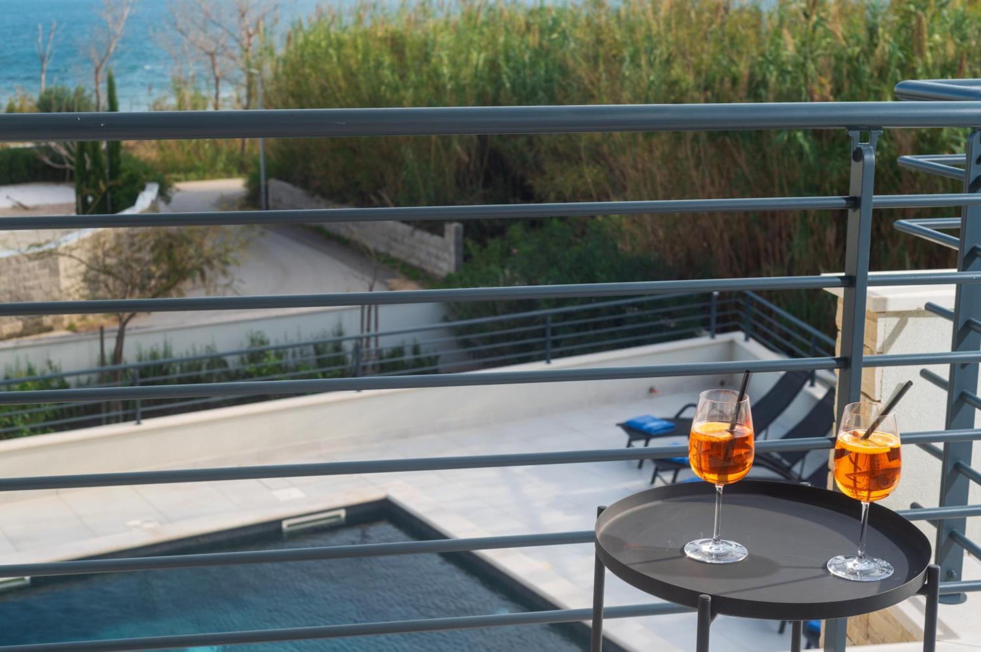 Villa Roca With Heated Pool And Sauna 프리블라카 외부 사진